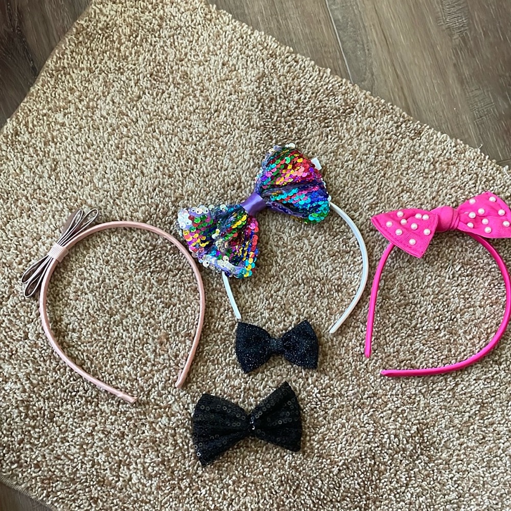 3 Headbands and 2 bows